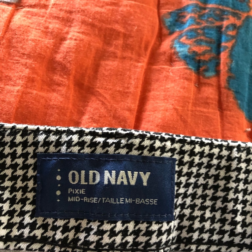 Old Navy Pixie Pants - Picture 2 of 5